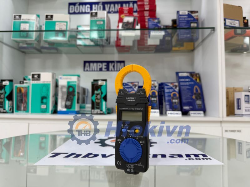 Thiết kế màn hình LCD của ampe kìm Hioki có kích thước lớn