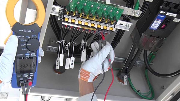 Ampe kìm Hioki AC/DC CM4373 đa dạng khả năng đo lường