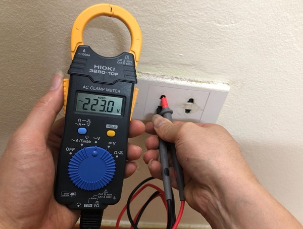 Hướng dẫn đo điện áp bằng ampe kìm