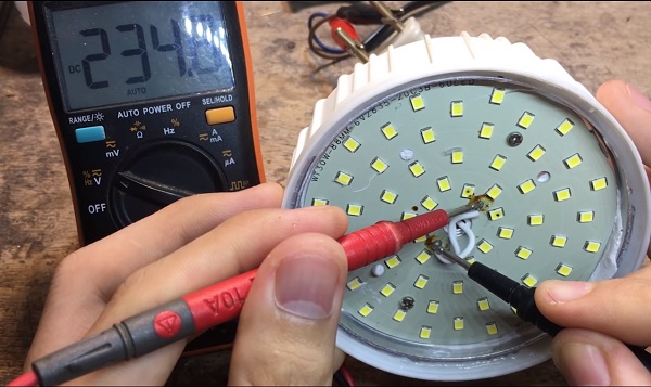 Cách kiểm tra đèn led bằng đồng hồ điện tử đơn giản