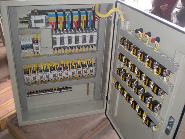 Tủ điện điều khiển động cơ MCC