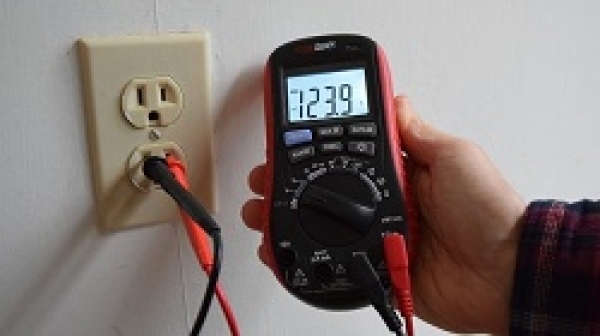 Cách kiểm tra ổ cắm điện bằng đồng hồ vạn năng đơn giản